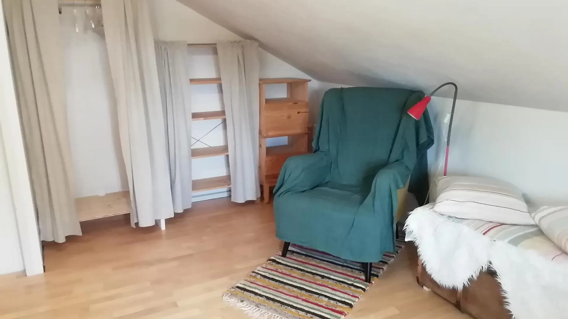 Cosy Room In House With Garden Bécs